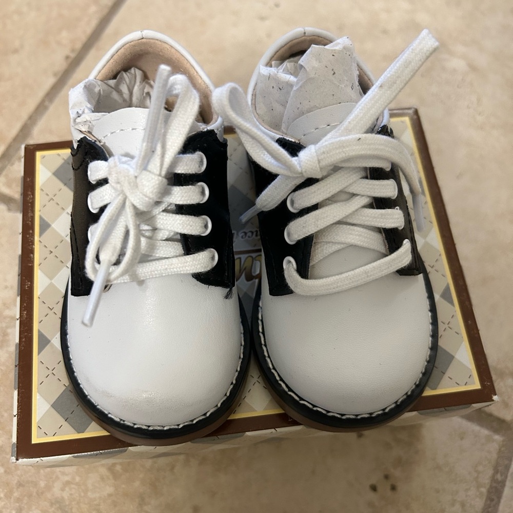 Footmate BRAND NEW baby saddle shoes, size 3